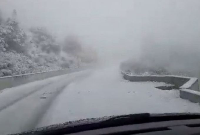 Το Καστράκι Κορινθίας ντύθηκε στα λευκά: Χειμωνιάτικος παράδεισος στην καρδιά της φύσης